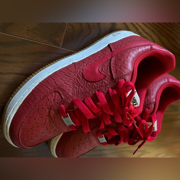 $150 Red and black size 8 women..Snake skin $85 5.5..Dunks $120 not sole 5 - Picture 5 of 14